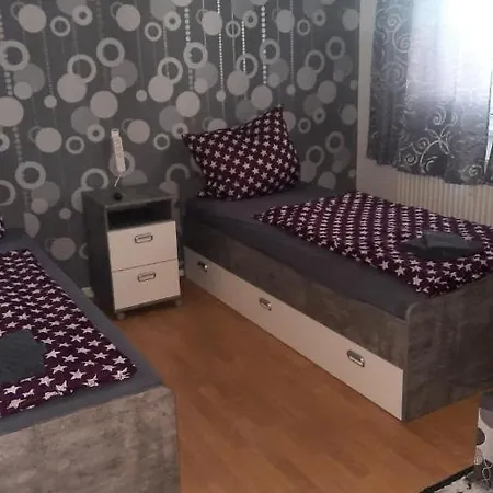 Szálloda 2 Bettzimmer Zentrumsnah *