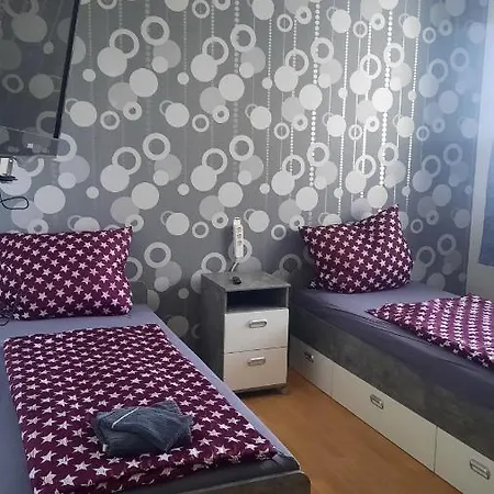 Szálloda 2 Bettzimmer Zentrumsnah