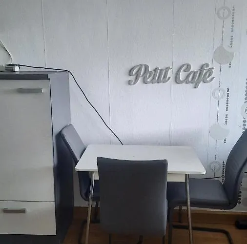 2 Bettzimmer Zentrumsnah Szálloda *